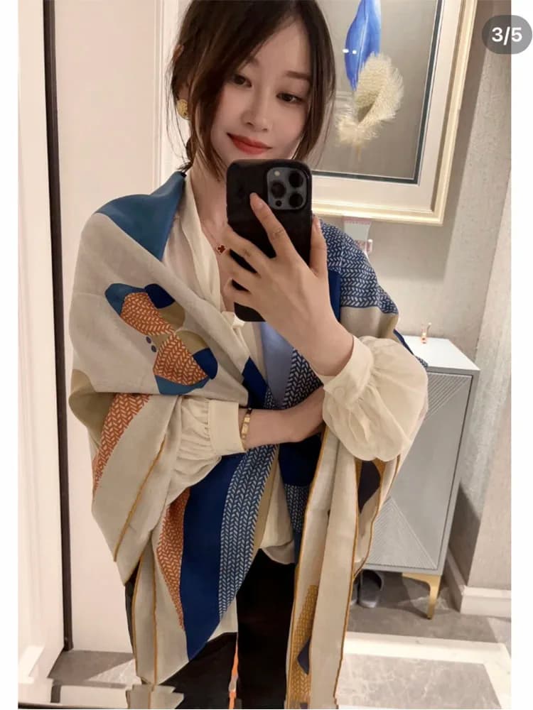 Silk wool scarf with animal print Woman Scialli with large hand rolled edge Winter square bands Bag Scarves at neck Accessories