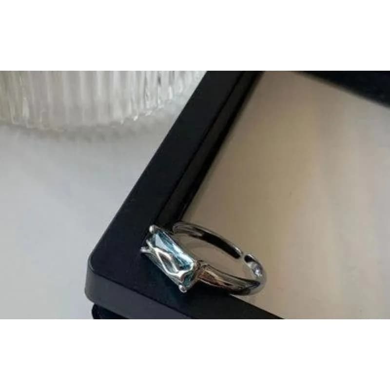 Finger Girl 2023 Nuovo Trendy Square Diamond Anello aperto Luce Lusso Squisito Anello per dito indice Alto senso Design di nicchia Senso Netw