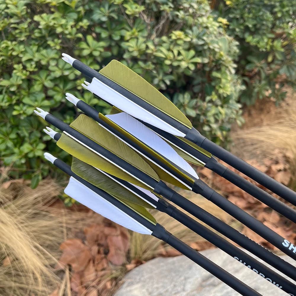 Frecce in Carbonio per Tiro con l'Arco ID6.2mm OD7.8mm 6/12 Senza Punte, Asta 30'' con Piume di Tacchino 4'', Spine500, Accessori per Caccia e Tiro
