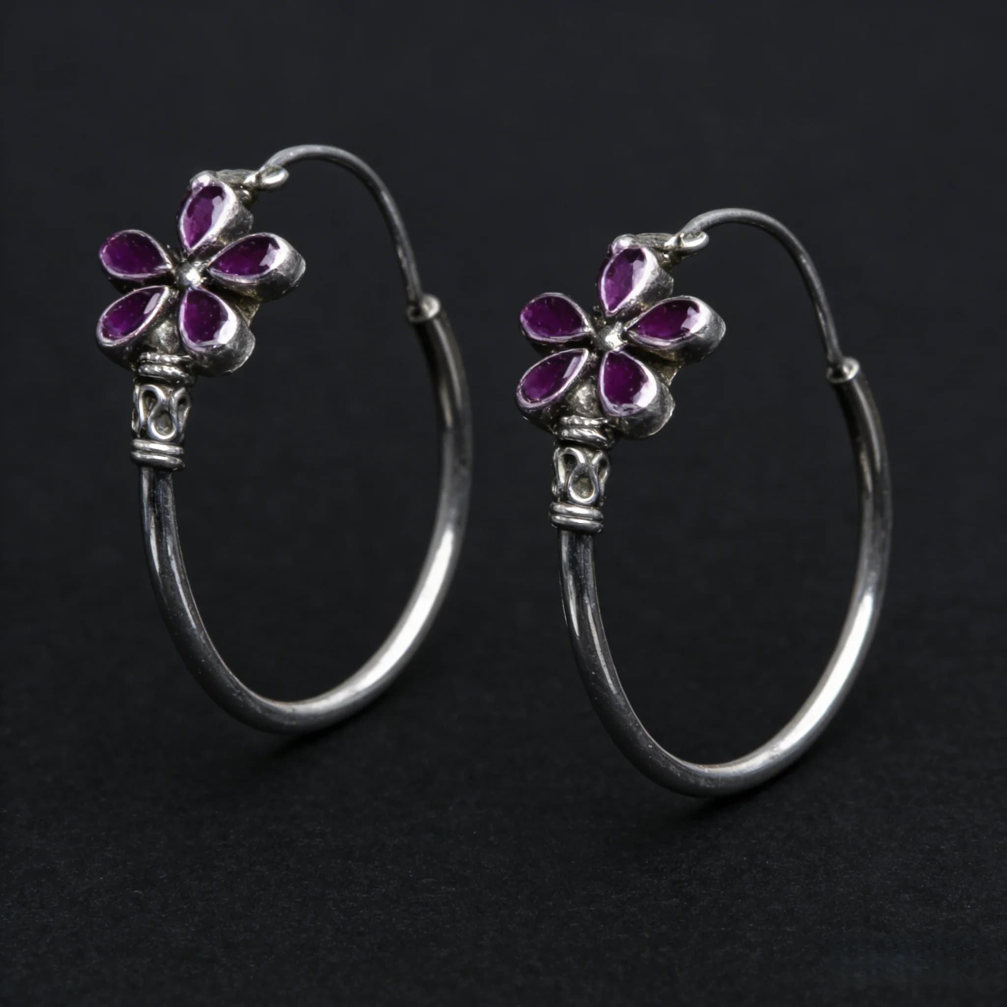 Vintage, Exquisite and Simple Flower-Shaped Ear Cuffs Earrings, Fashionable Jewelry for Ladies, Great Gift.