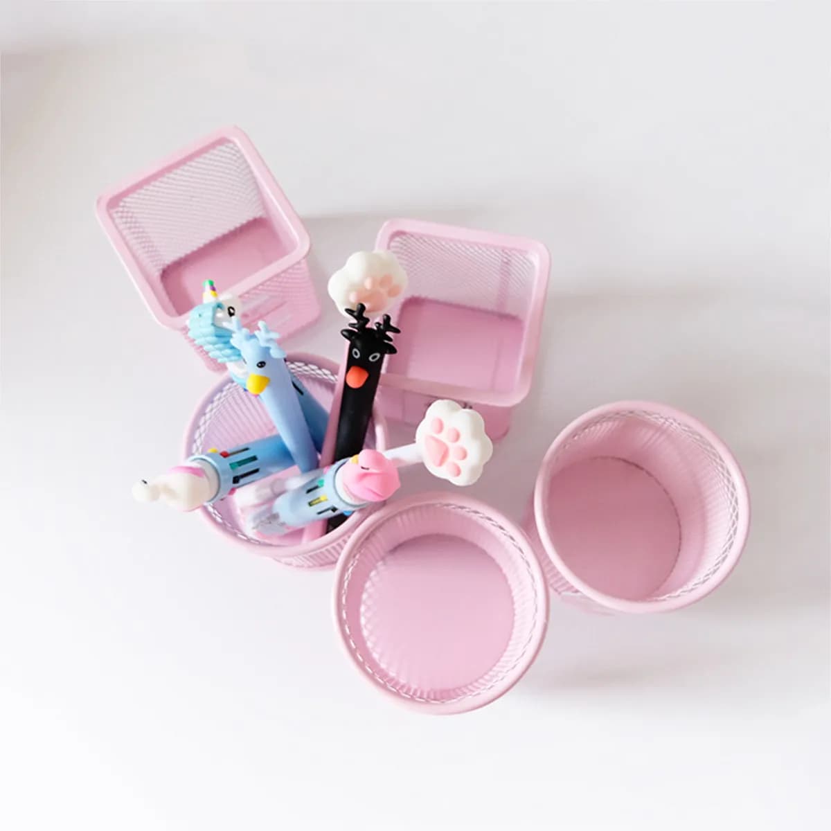 Cestino da scrivania in metallo rosa, design a griglia rotonda, multiuso, portaoggetti per cancelleria e cestino per rifiuti per ufficio e casa