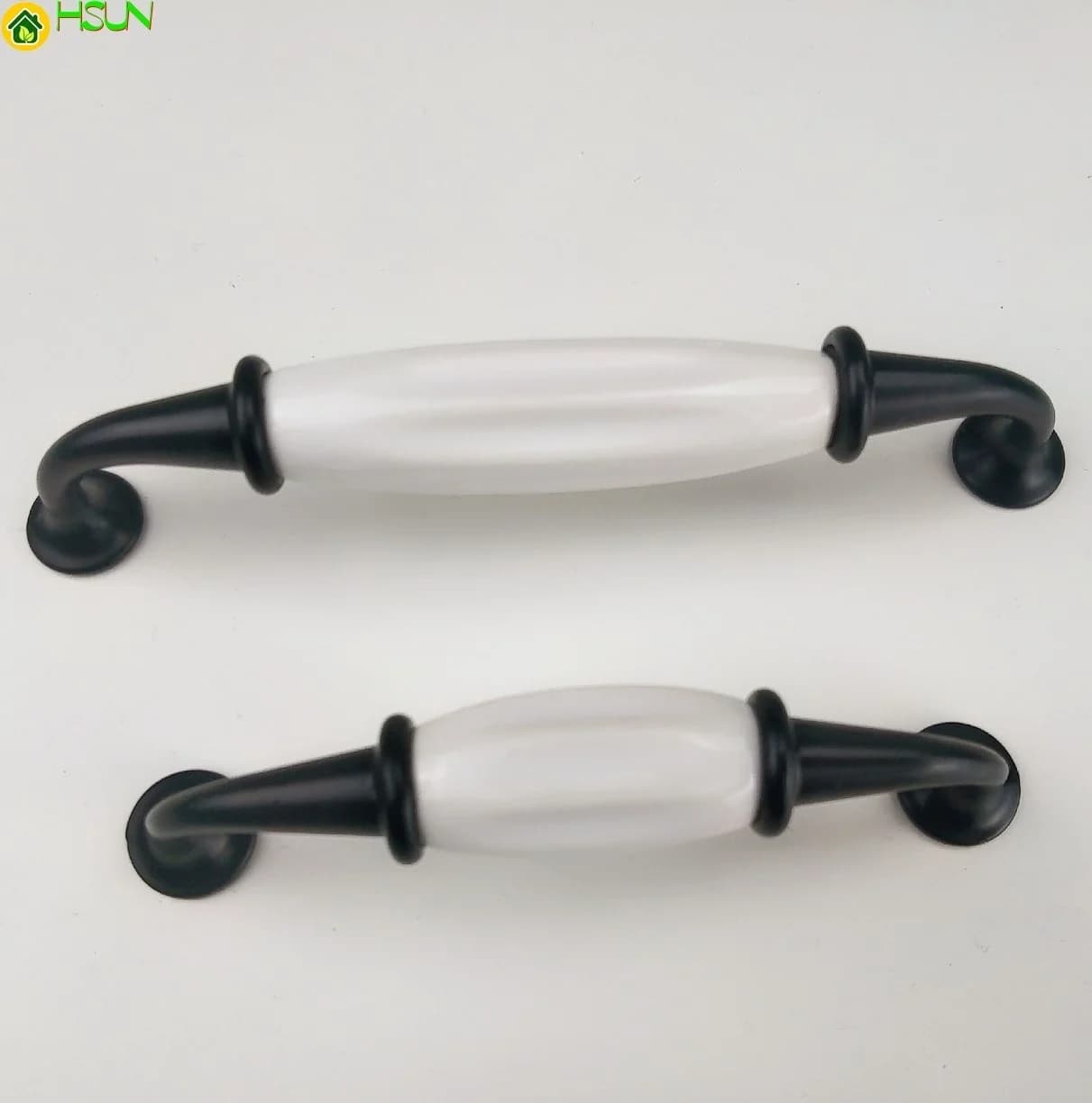 Maniglia della porta dell'armadio in ceramica bianca e nera americana moderna semplice maniglia della porta dell'armadio dell'armadio cassetto in stile europeo versatile
