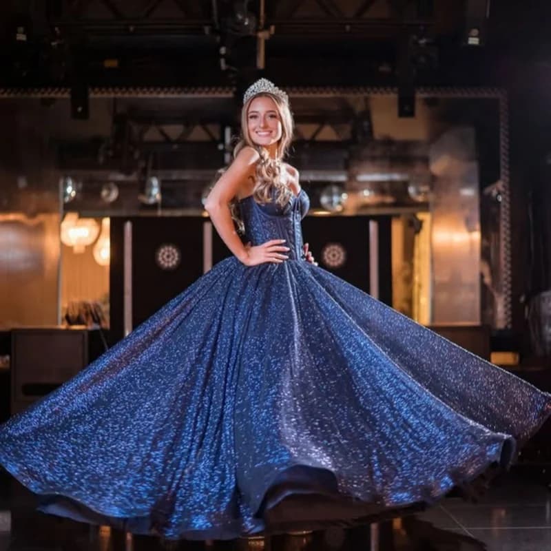 Personalizzato semplice lucido blu scuro con spalle scoperte Abito Quinceanera applique in cristallo Coda lunga abiti da 15 Quinceanera