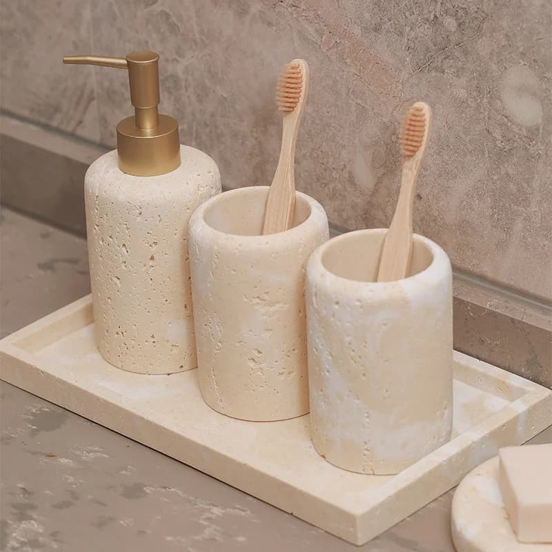 Set da Bagno in Travertino: Dispenser Sapone, Portasapone, Bicchiere per Collutorio, Vassoio, Portasapone con Scarico, Dispenser Gel Igienizzante Mani, Dispenser Lozione
