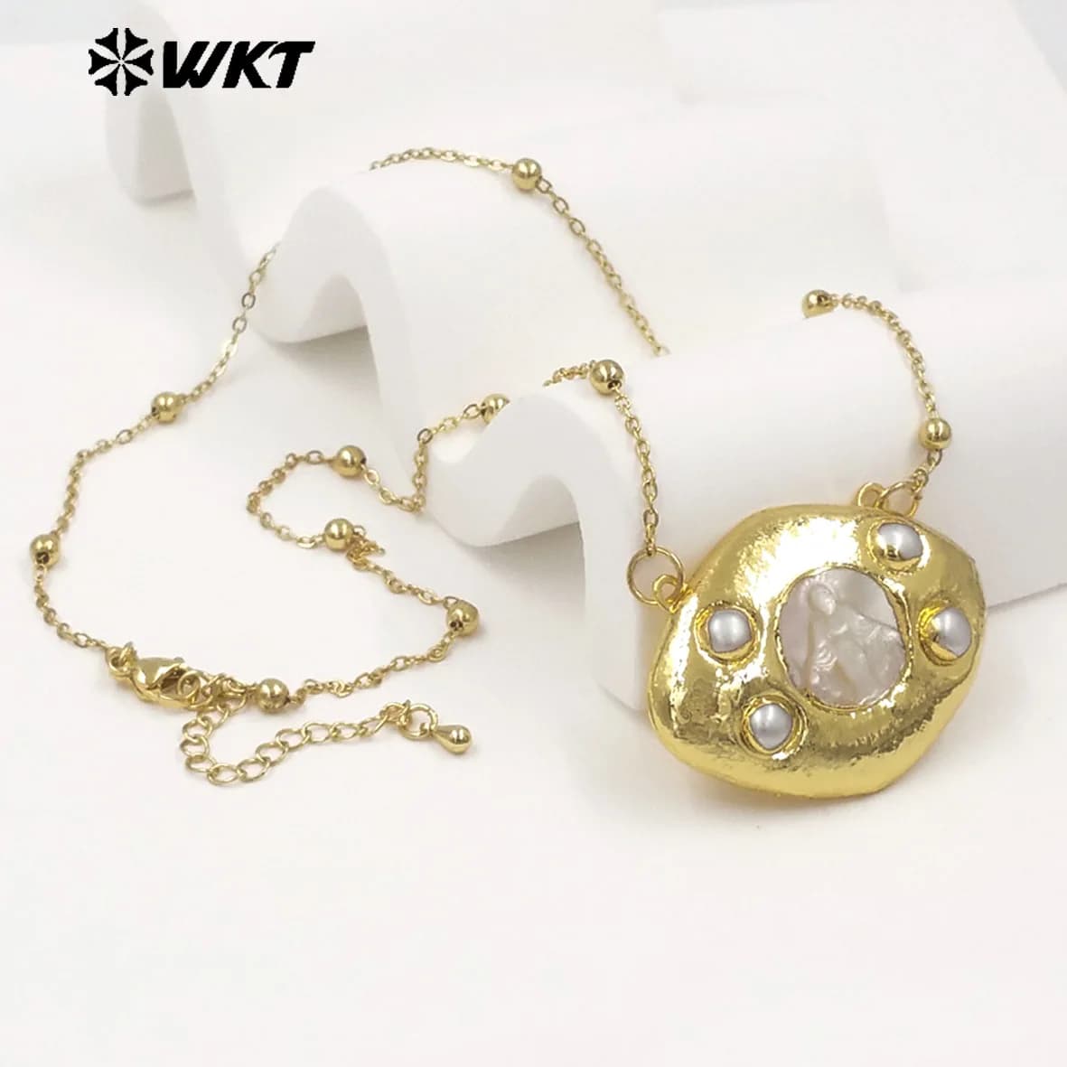 WT-JN391 Collana Religiosa con Perle Bianche e Perline, 18 Pollici, Ciondolo Placcato Oro 18K, Catena Vintage