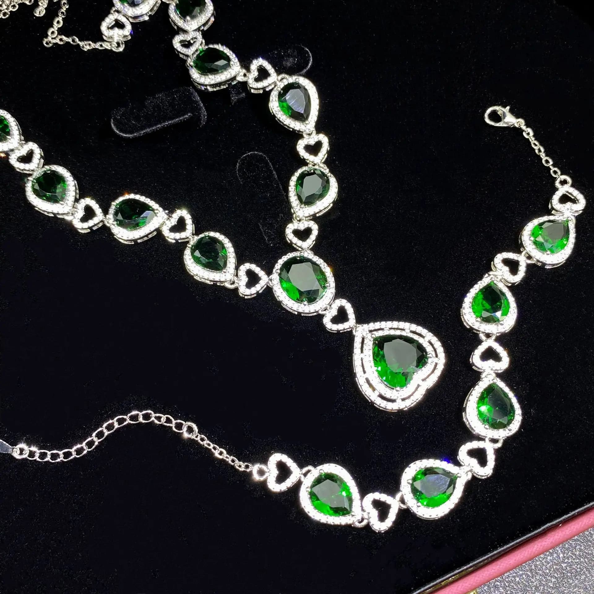 Live stream nuovo lusso micro-intarsiato diamante cuore dell'oceano collana imitazione smeraldo tanzanite rubino braccialetto all'ingrosso