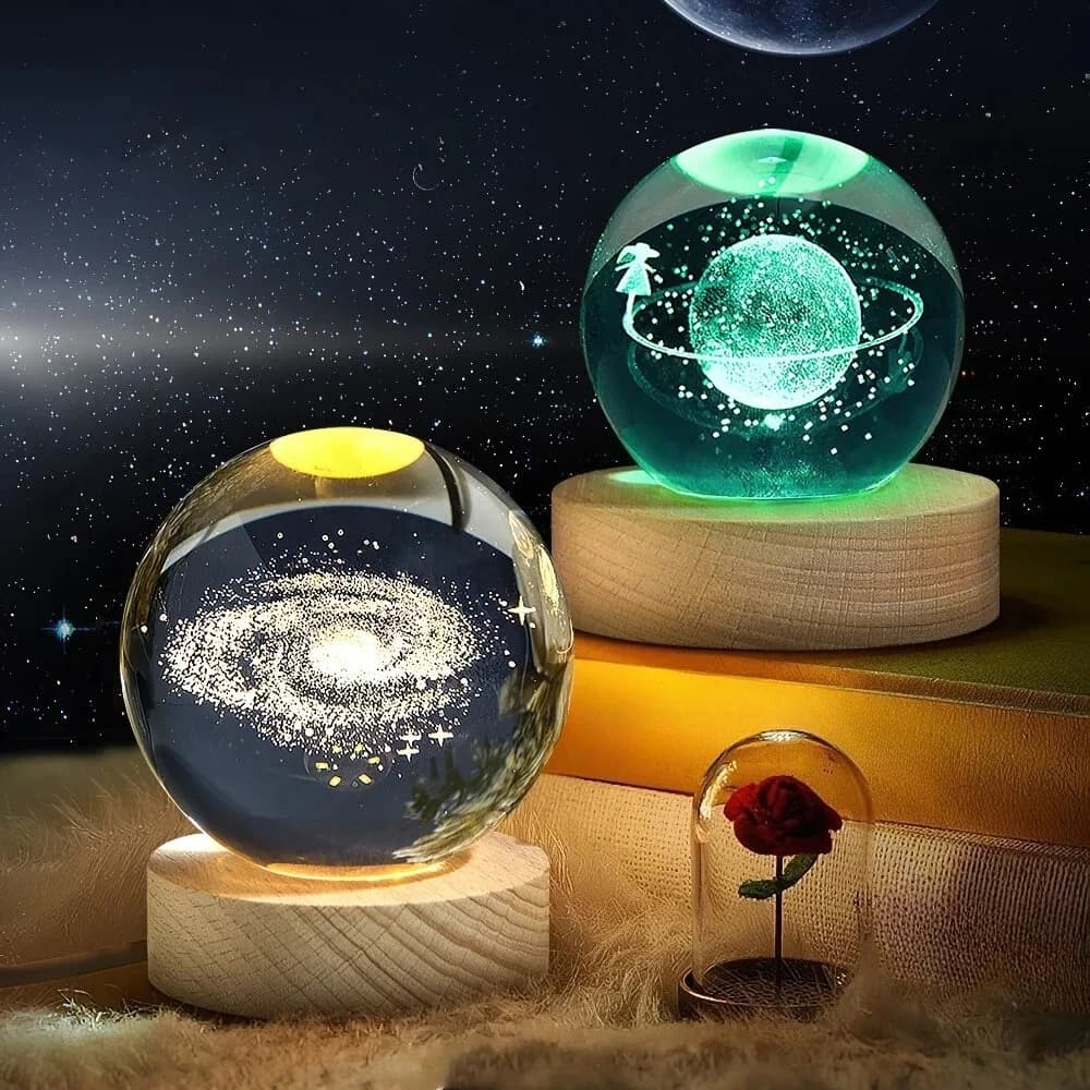 Luci notturne con sfera di cristallo Incandescente galassia planetaria Astronauta Alimentazione USB Luce da comodino calda/RGB Lampada da notte regalo per bambini di Natale