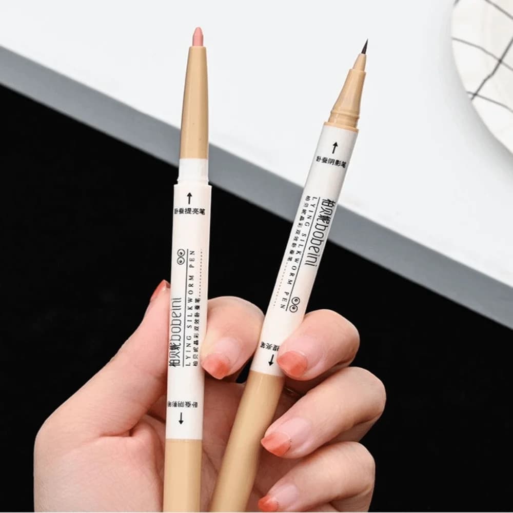 Penna per ombretto glitter perlescente Doppio attacco Illumina sdraiata Matita baco da seta Palpebre lucide impermeabili Stick schiarente per occhi