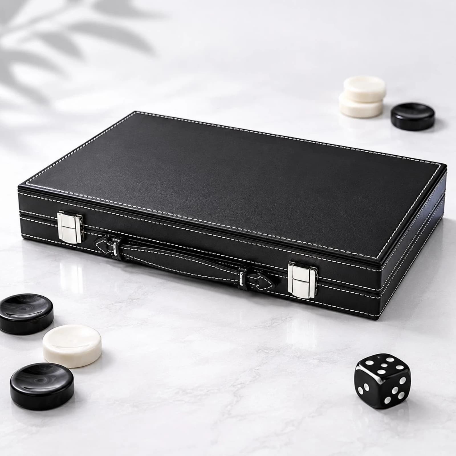 Portable Backgammon Board Case Foldable Backgammon Travel Set Portable Leather Case Game Metal Clasps Scratch-Resistant