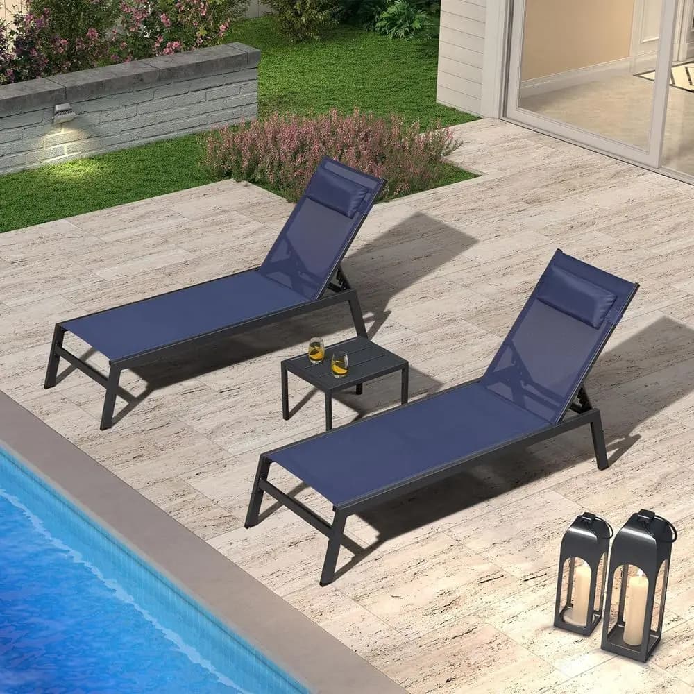 Set chaise longue da patio per esterni blu navy con tavolino e cuscini per il relax sul bordo della piscina