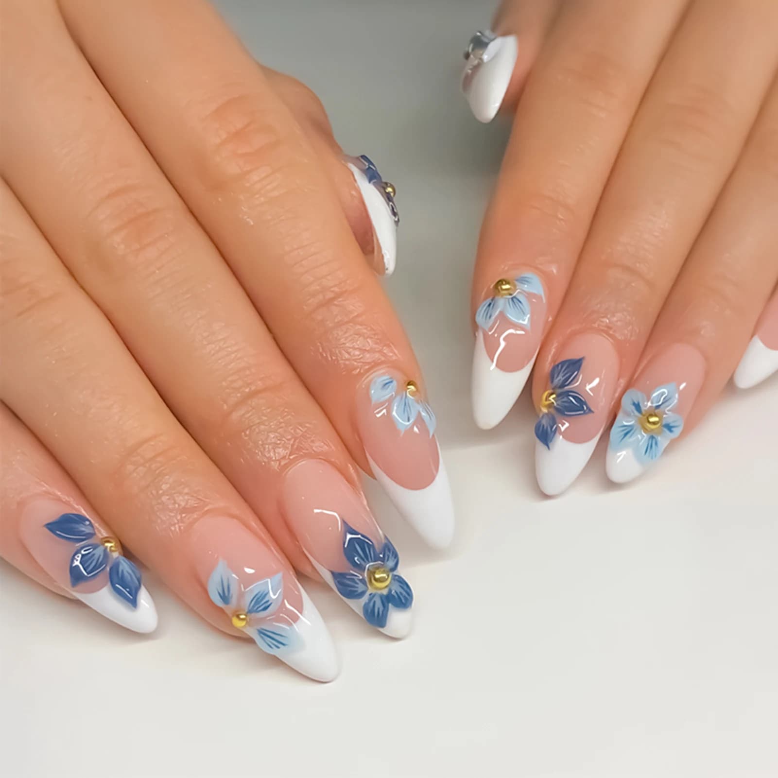 24 Pezzi Unghie Finte Francesi con Fiori in Rilievo, Unghie Press-On per Uso Quotidiano, Unghie Artificiali Indossabili per Donna
