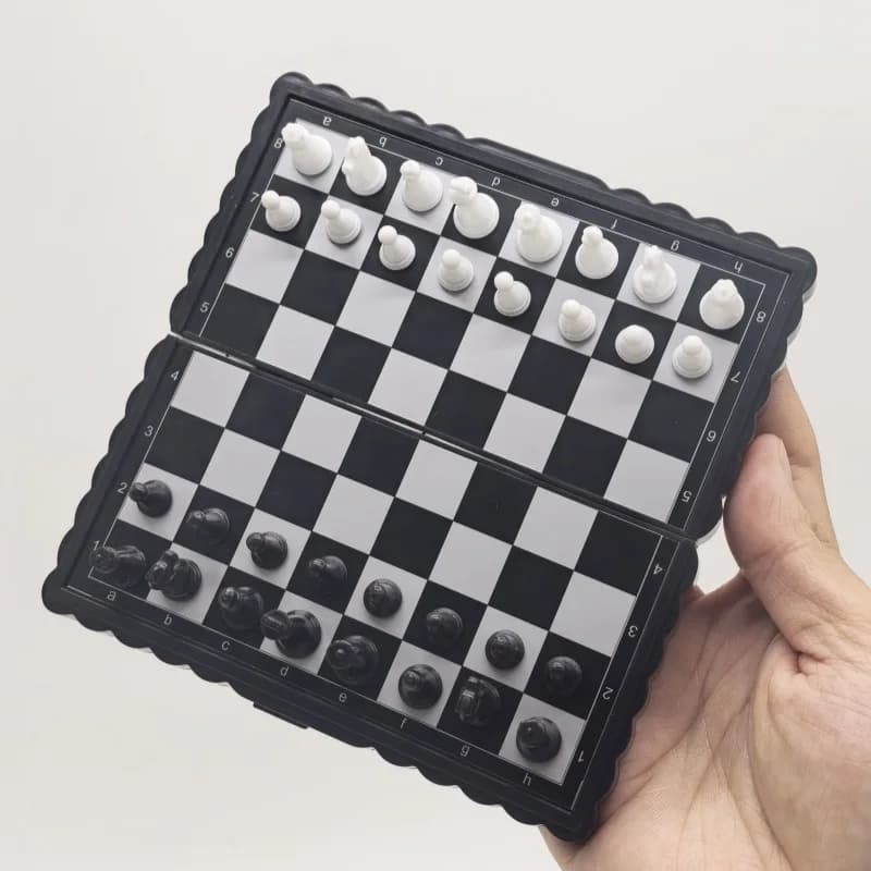 Mini Scacchiera Magnetica Portatile, Set di Giochi di Scacchi, Scacchiera Pieghevole da Viaggio in Plastica, Compatta e Leggera