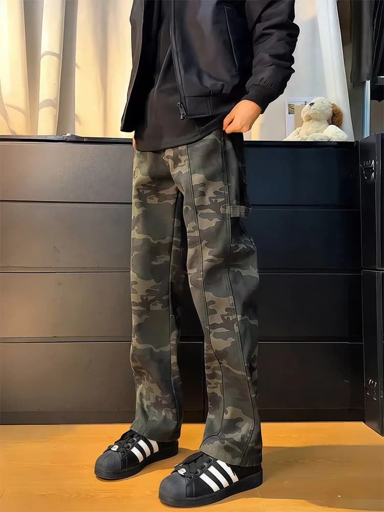 Jeans a zampa slim fit in stile americano con fodera in pile mimetico, pantaloni casual da uomo per l'autunno e l'inverno.