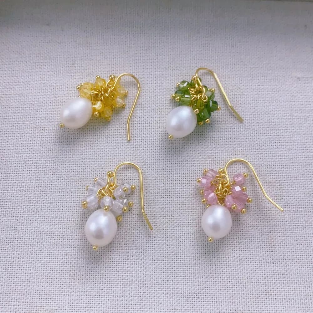 Orecchini classici alla moda con perle coltivate grezze, fatti a mano, con nappe e perline, piccoli orecchini versatili di fascia alta freschi per le donne
