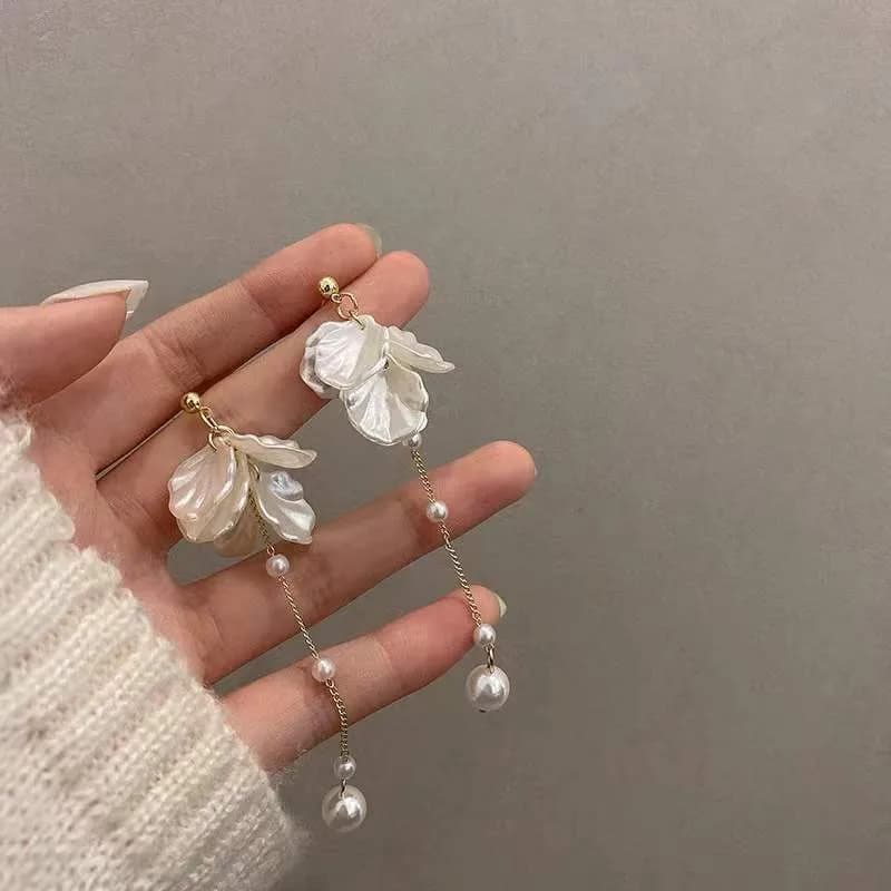 2022 New Classic Elegant Simulated Pearl Tassel Petal Long Dangle Earrings For Women Fashion Water Drop Earring Party Jewelry