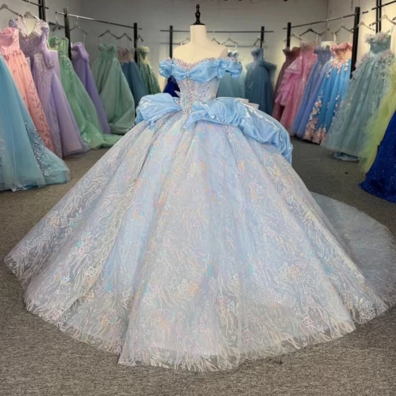 Abiti Quinceanera lucidi blu cielo con spalle scoperte Applique con paillettes Perline in pizzo Fiocco di cristallo Tull Party Compleanno Abito dolce 16