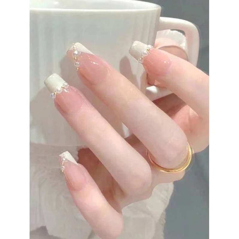 Cambia le tue unghie con un tocco romantico, 24 pezzi di unghie finte a forma di bara con elegante decorazione di perle, lunghe e facili da applicare.