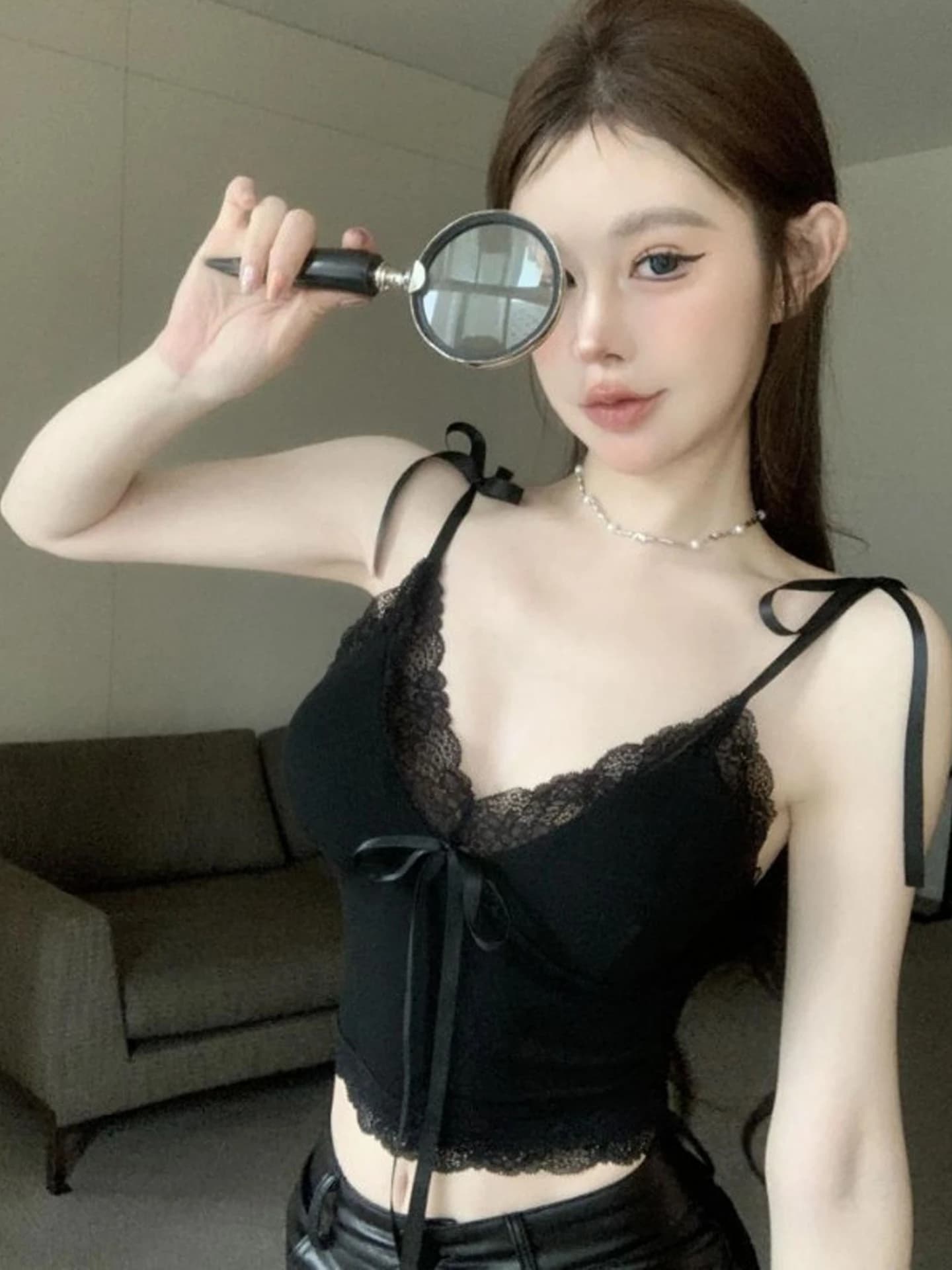Canotta in pizzo da donna con spalline sottili, intimo estivo integrato, da indossare sotto o sopra, con bellissimo reggiseno imbottito integrato