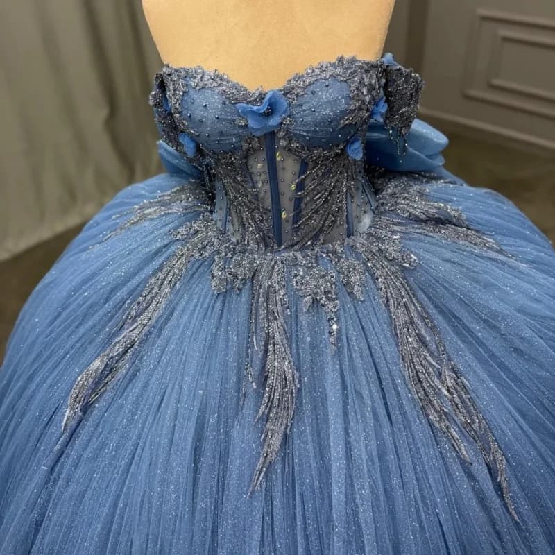 Abiti Quinceanera blu lucido personalizzati con spalle scoperte applique glitter Stratificazione di pizzo Fiocco Coda lunga Vestido 15 Quinceanera