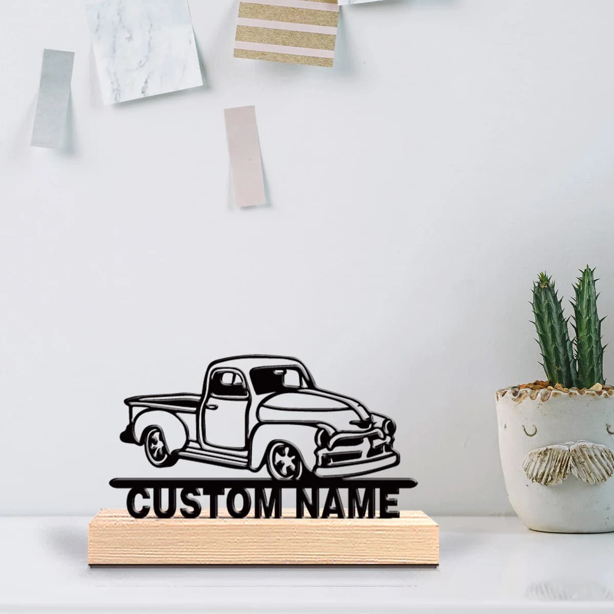 Scultura da Tavolo in Metallo Personalizzata a Forma di Pickup con Base in Legno, Decorazione da Scrivania per l'Avventura
