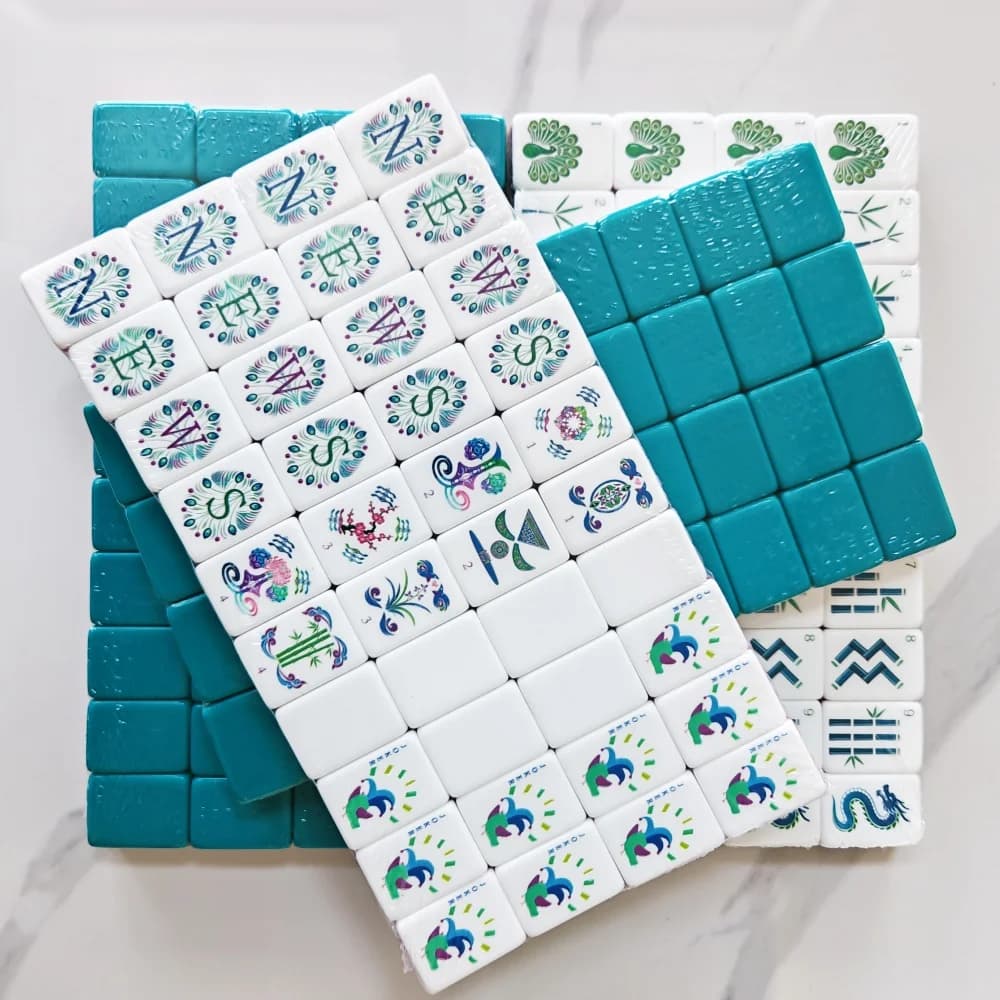 Hot Sale Luxury Engraved Lake Blue American Mahjong Sets 4 Layer Acrylic Mahjong Tile Portable Mah Jongg Set for Board Game Gift