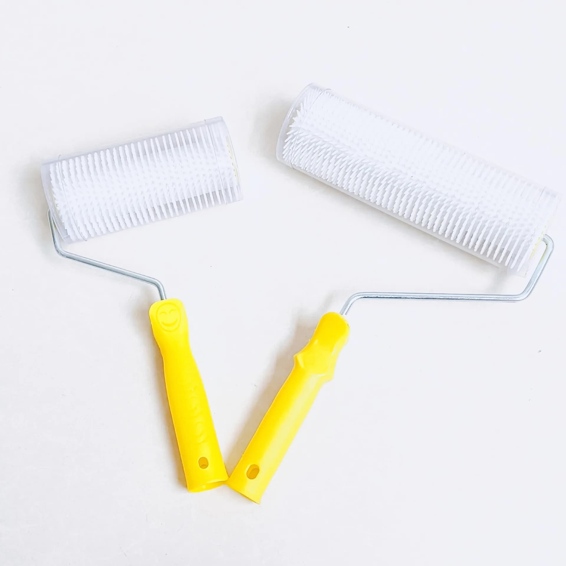 Self-levelling pin roller with latex cracking 6/9 ich for epoxy floors, thread in the handle, manual tool for bubble removal