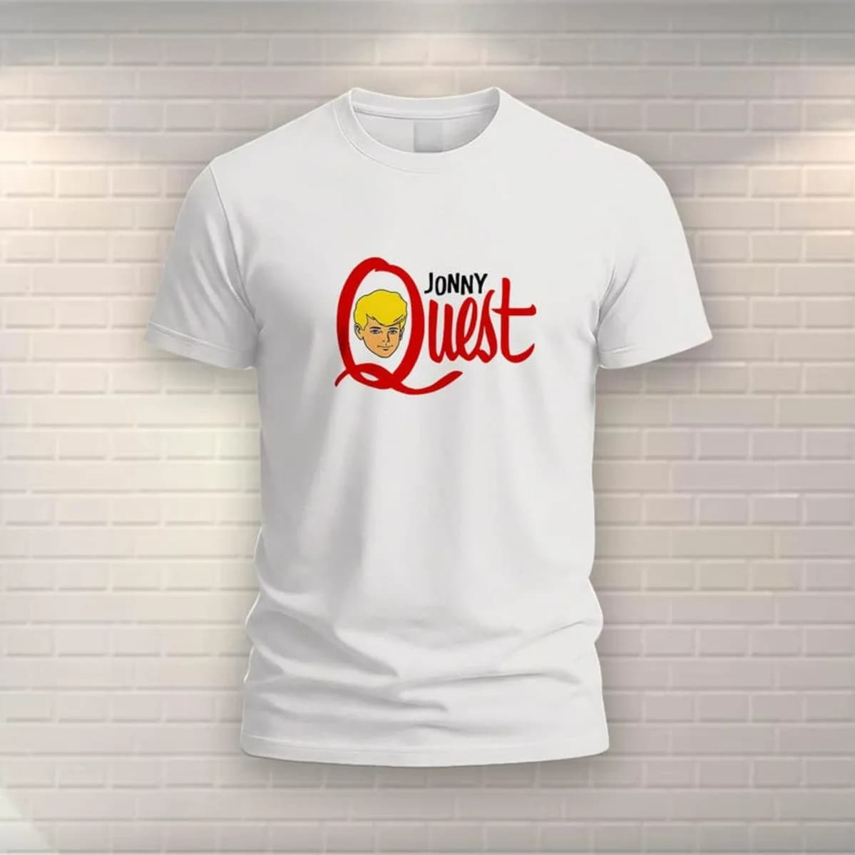 Maglietta Johnny Quest con stampa grafica a tema cartoni animati e pop culture, unisex, casual, streetwear, in cotone, ispirata agli anime.