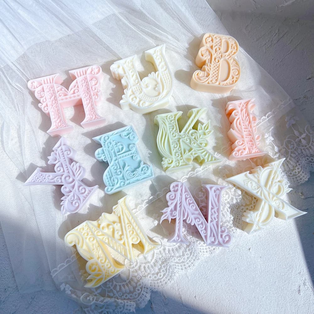 Decorazione da parete 26 lettere Stampo in resina Alfabeto floreale a strati Stampo in silicone Lettere monogramma multistrato Stampi per candele in cera di soia
