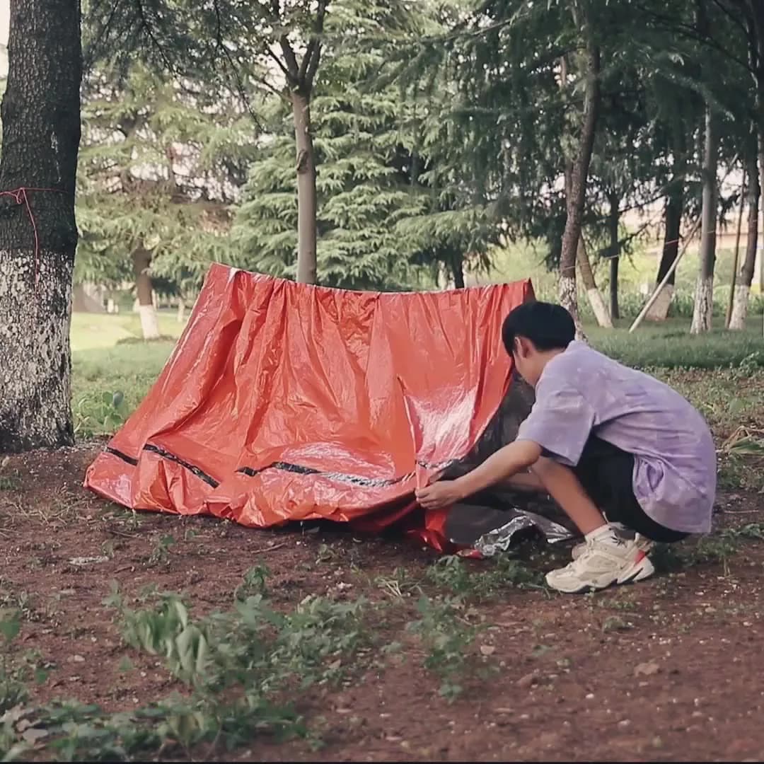 Portable camping outdoor tent Simple temporary fur shackle warm first aid blanket triangular aluminium film tent