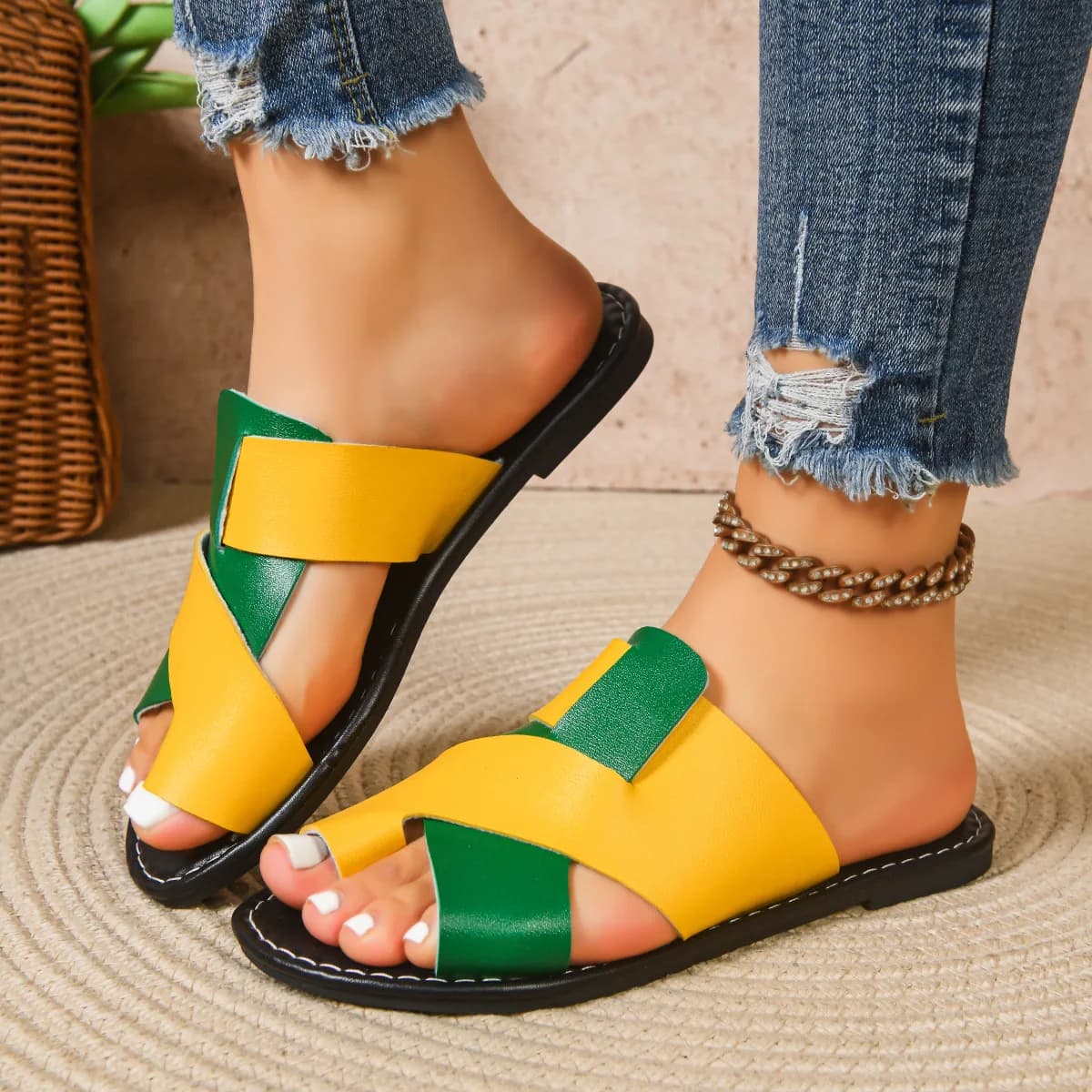 2026 New Ladies' Flat Sandals, Color Blocked Toe Sandals, Casual Summer Outdoor Sandals