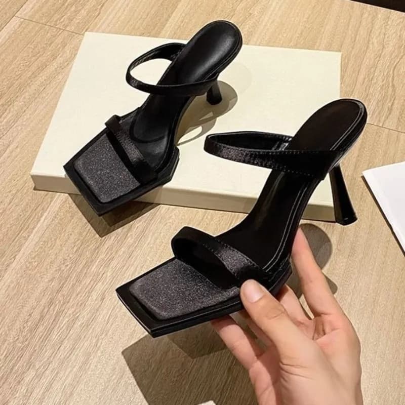 Estate Nuova cintura a una linea Punta quadrata Sandali open-toe con tacco alto Moda donna Sandali con tacco in vetro da vino Sandali con suola larga