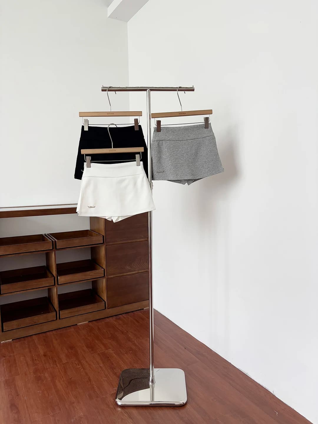 Pantaloncini Modellanti a Vita Alta da Donna, Nuovi Pantaloni Estivi Stile Coreano Anti-Esposizione, Versatili Pantaloni Sportivi Bianchi a Gamba Larga Modellanti