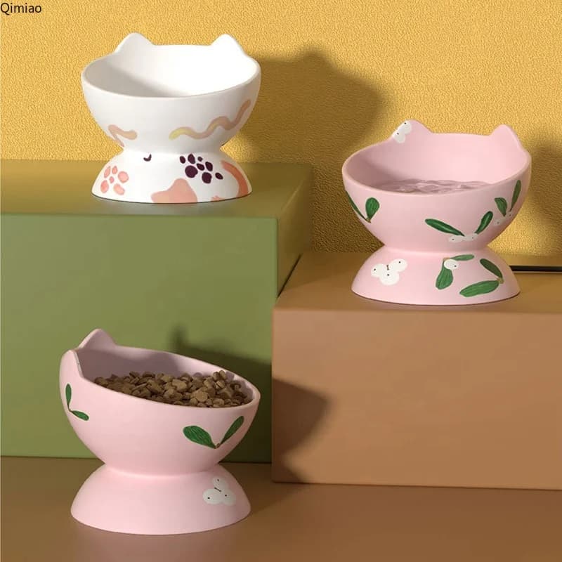 Produzione di vendita diretta Ciotola per cani in ceramica bianca rosa OEM Ciotola per mangiatoia d'acqua per alimenti per animali domestici personalizzata con supporto per cani gatti