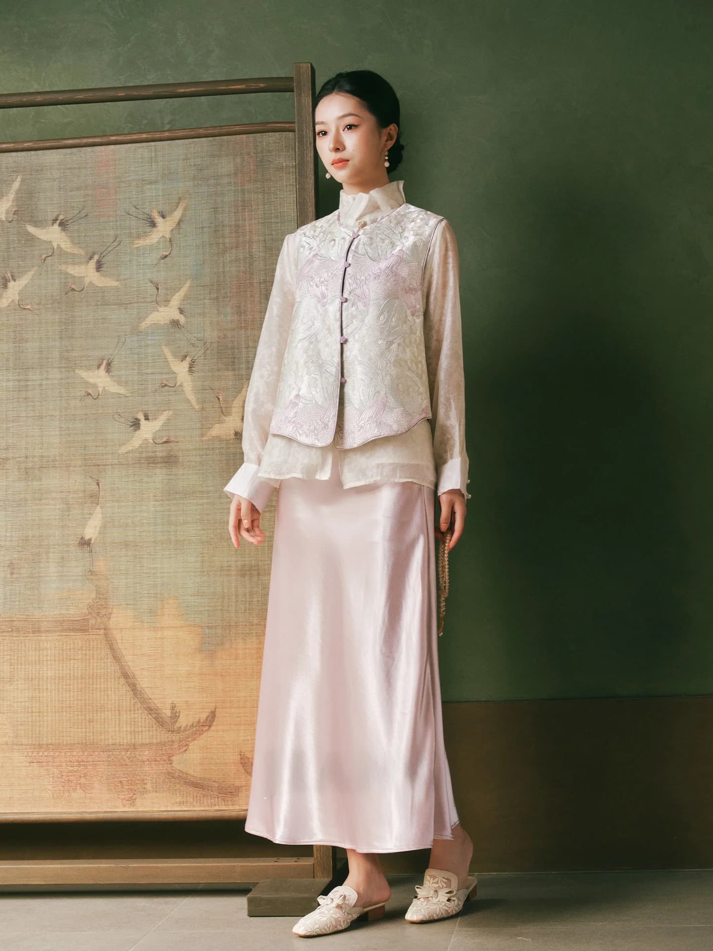 Mega Pasture New Chinese Style Women's Vest Fashionable Layered Top Floral Embroidery Lightweight Spring Summer Jacket