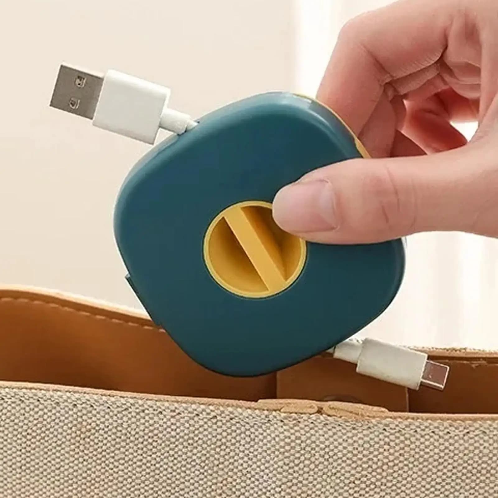 Wrap for battery charger Cable management housing for earphones Phone support for travel Living room Bedroom Dormitory Pendolarism Teenagers