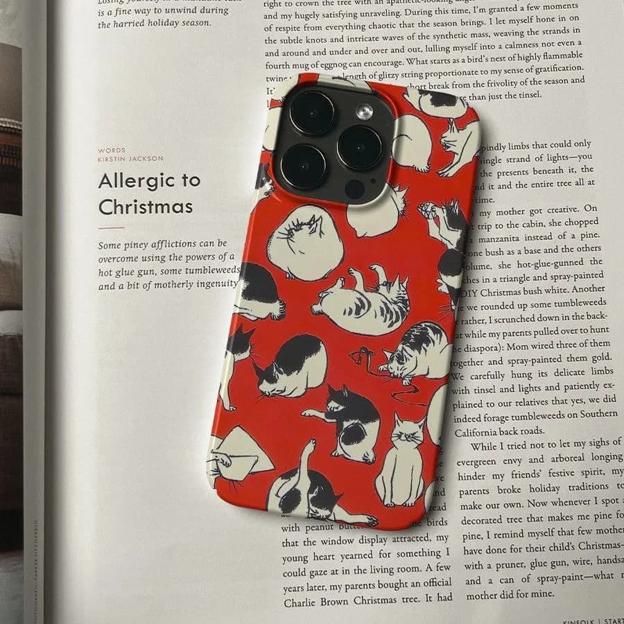 Custodia per telefono stravagante con sfondo rosso vibrante multi-gatti giocosi carini per iPhone 17 16 15 14 11 12 13 Pro Max Air Plus Cover posteriore