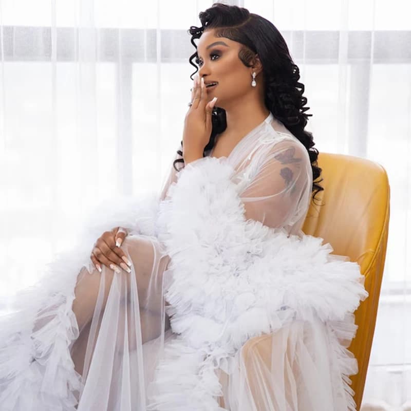 Luxurious Wedding Dress in Vaporous White Tulle for Maternity and Wedding Photo Service