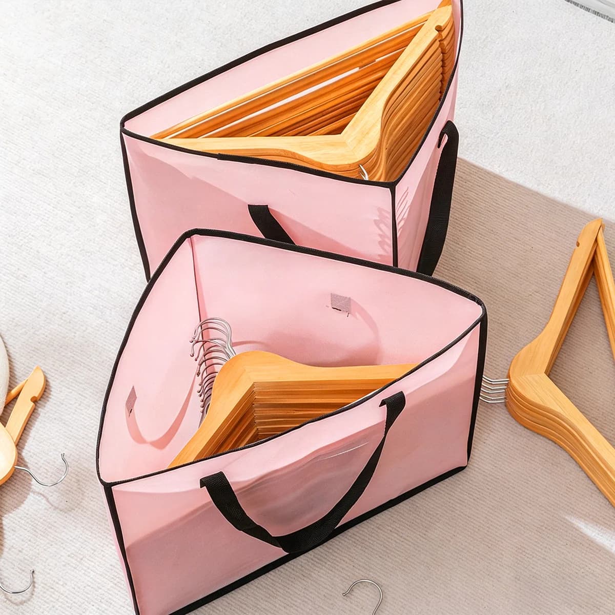 Pink Triangular Hanger Storage Bag, Suitable for Daily Hanger Storage and Organization, Can Also Be Used to Store Clothes in Wardrobe Corners