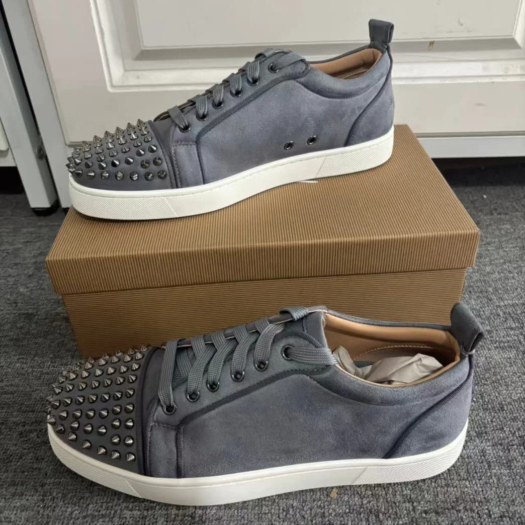 Sneakers in Pelle Grigia con Suola Rossa per Donna e Uomo, Punta Rotonda, Allacciatura, Suola Piatta, Scarpe Casual Sportive Unisex Personalizzabili, Taglie 35-46 DE
