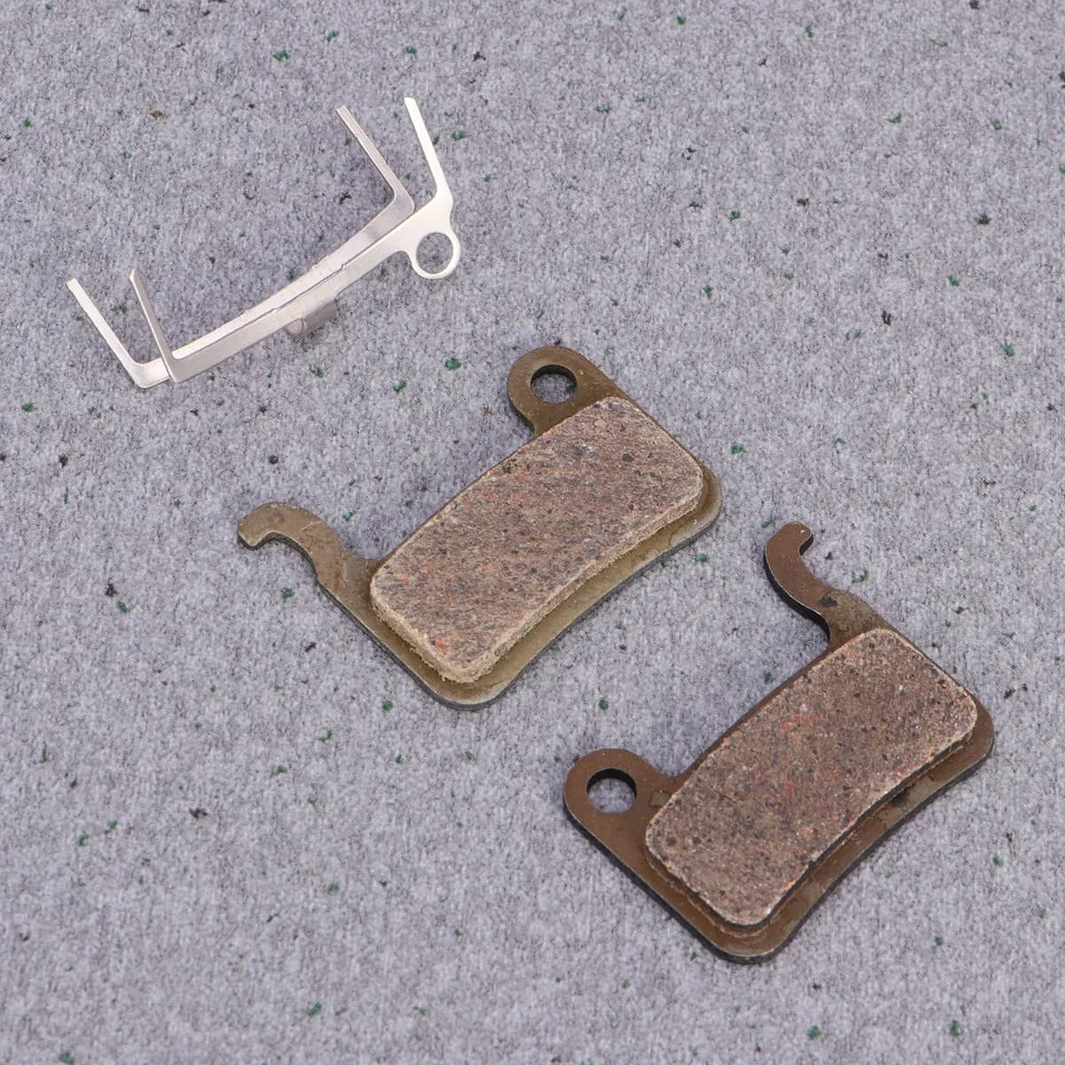 2 set di pastiglie semi-metalliche in resina per freni a disco, resistenti all'usura, silenziose, di ricambio per parti di pompa ABS per mountain bike