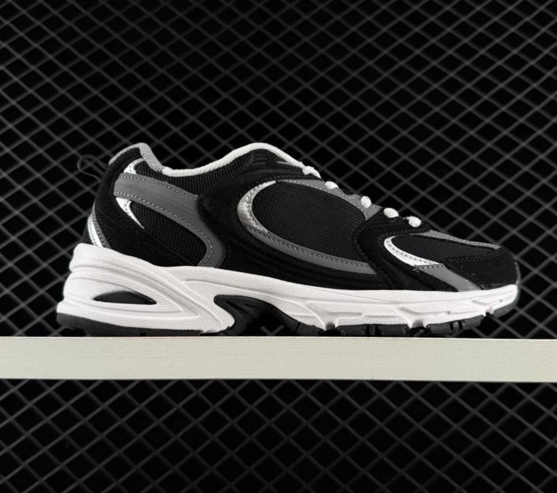 2026 New Reflective Unisex Athletic Shoes Low Top Outdoor Shockproof Lightweight Running Sneakers for Men And Women ‮seohS neW balanceeS