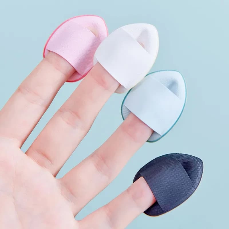 Set of 5 fingertip applicators for concealer and fixing make-up, with air bearing and chibaton shape