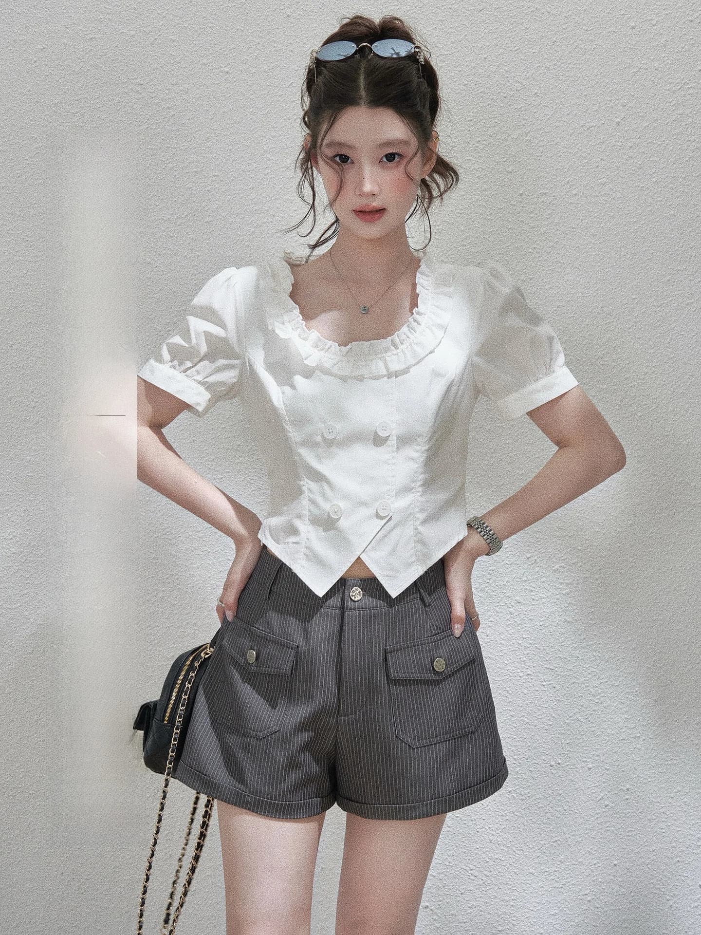 Exquisite Lace Trim Short Sleeve U-Neck White Shirt Women's Slim Fit Waist-Cinching Design Summer Top Fashionable Casual Wear