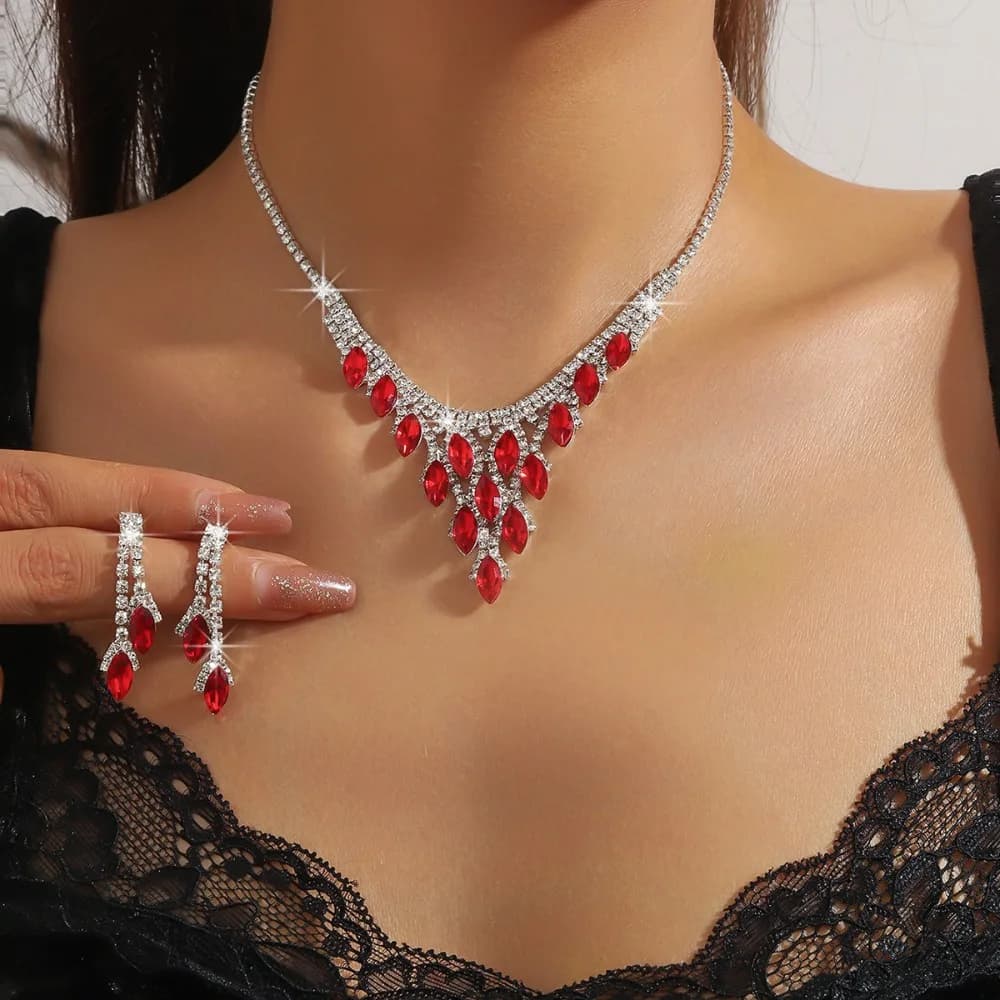 Set di gioielli con strass a goccia d'acqua da 2 pezzi Set di orecchini con collana intarsiata brillante Set di collane di cristallo squisite di lusso da donna