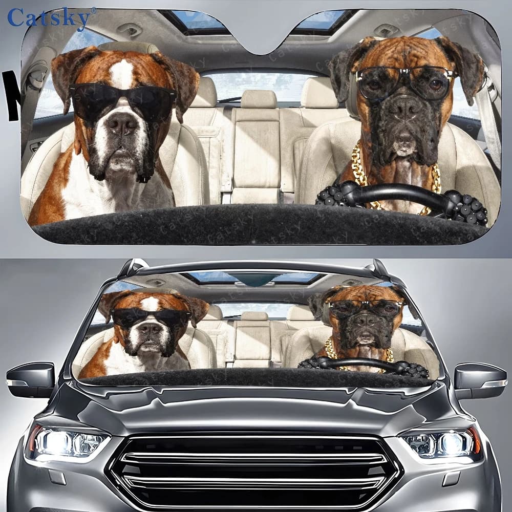 Parasole per auto con due cani che indossano occhiali da sole e si sedono sul sedile posteriore, parasole per finestrino anteriore dell'auto