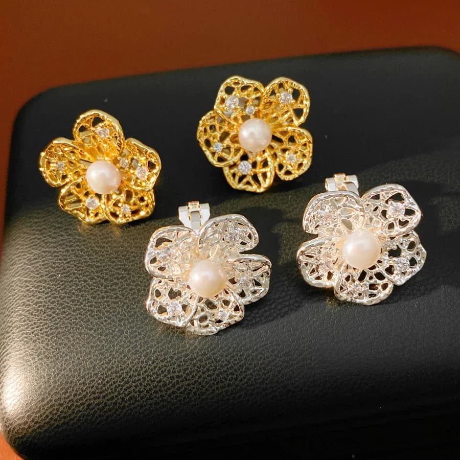 Nuovi Orecchini a Clip Kaitin in Stile Coreano con Zirconi, Fiori Traforati e Perle, Gioielli Eleganti e di Lusso
