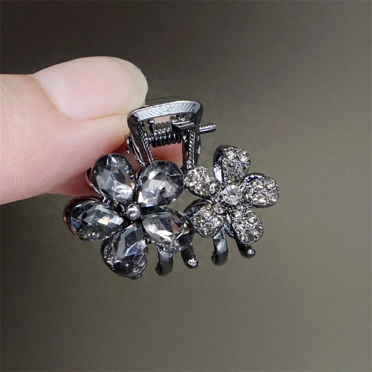 Elegante fermaglio per capelli a forma di fiore di cristallo per donna