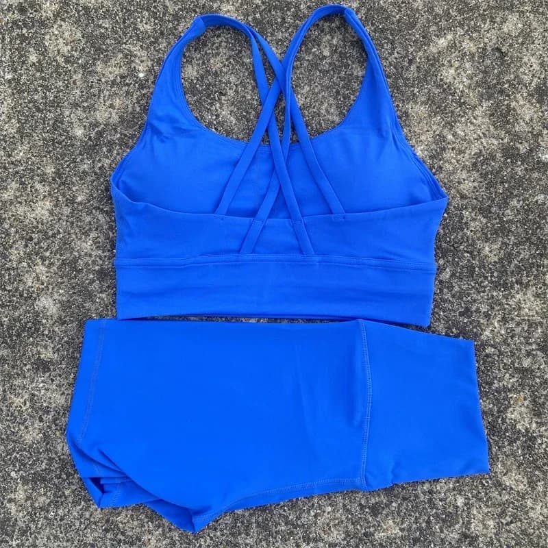 Set Yoga Morbido da Donna con Top Incrociato sulla Schiena e Pantaloncini da Ciclismo per Allenamento