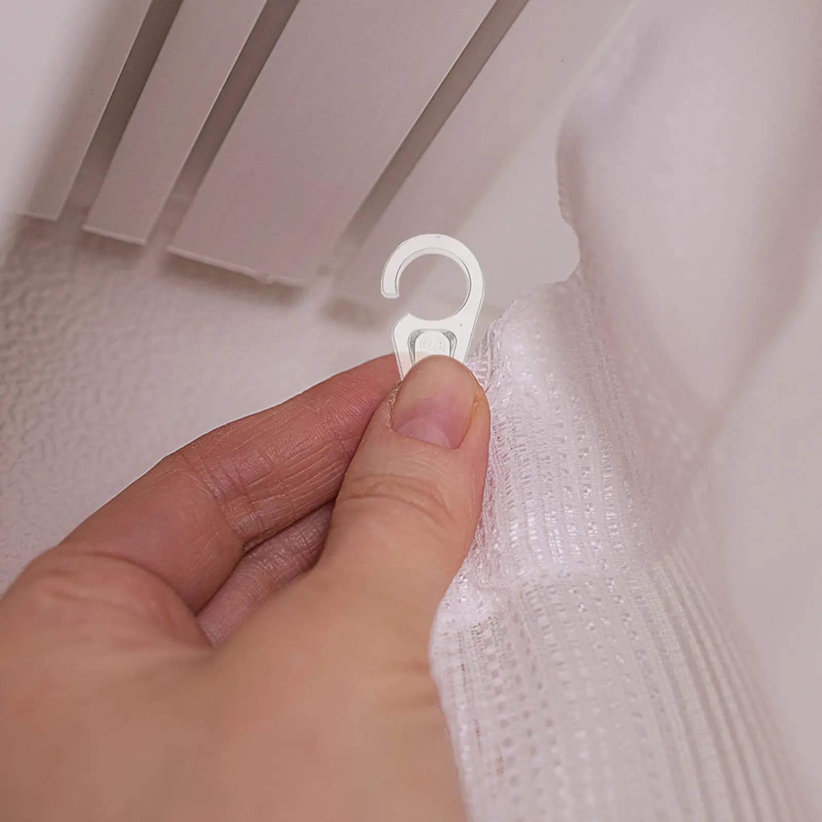 100Pcs Plastic Curtain Hooks Heavy Duty Reinforced Duckbill Design for Curtain Rail Track Sliders Ceiling Mount Drapery Hooks