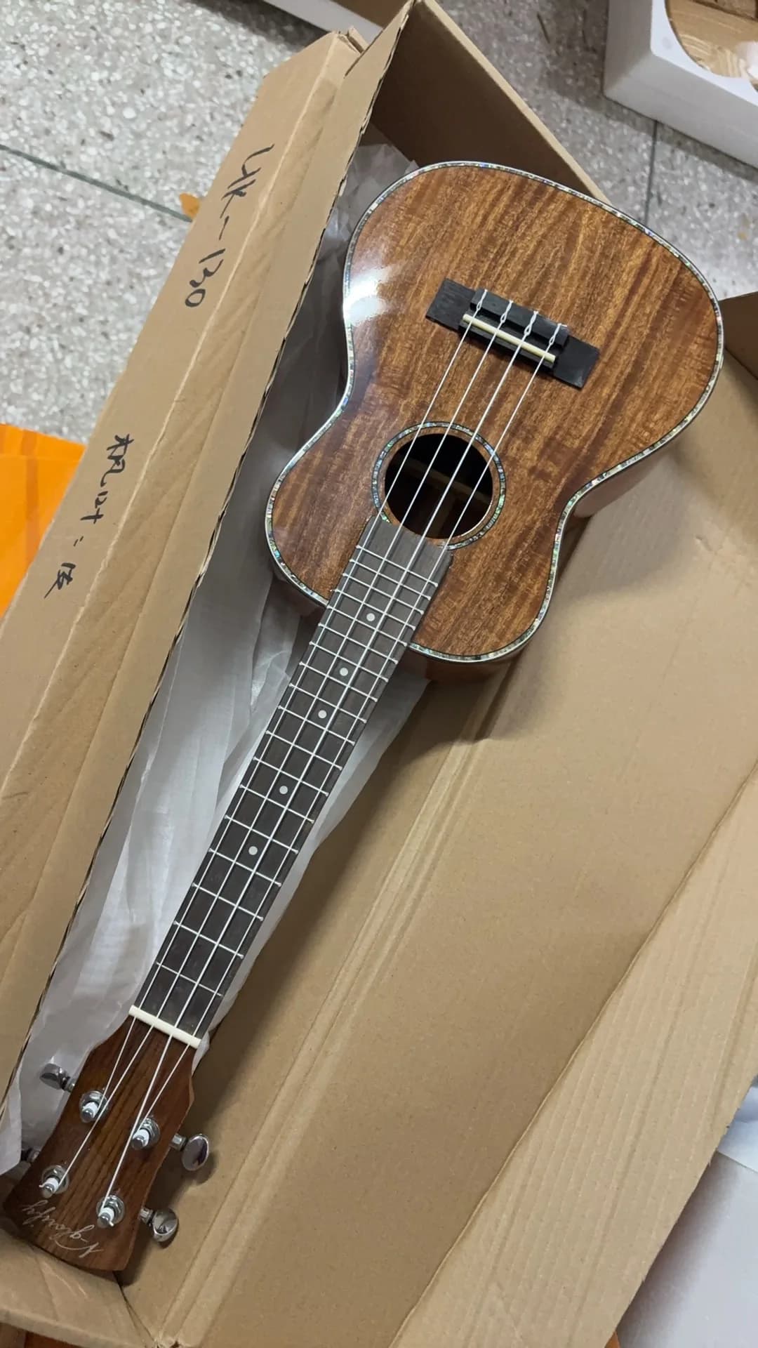 Ukulele acustico professionale completamente solido da 24" con TOP in acacia solida/corpo in acacia solida, concerto da 24 ukulele, cedro massiccio/abete massiccio